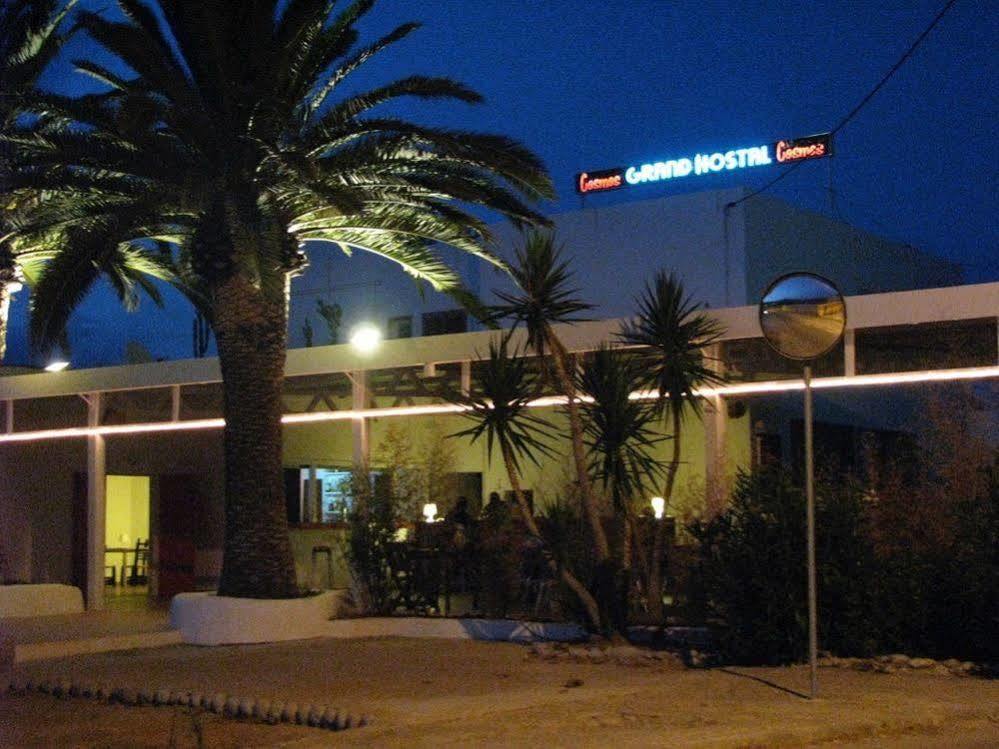 Cosmos Grand Hostal Sant Francesc de s'Estany Esterno foto