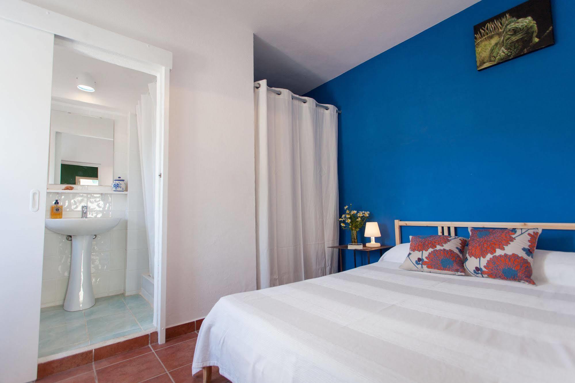 Cosmos Grand Hostal Sant Francesc de s'Estany Esterno foto