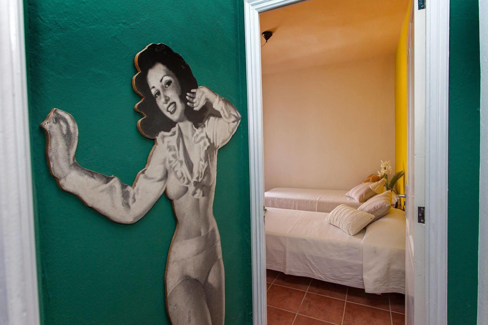 Cosmos Grand Hostal Sant Francesc de s'Estany Esterno foto