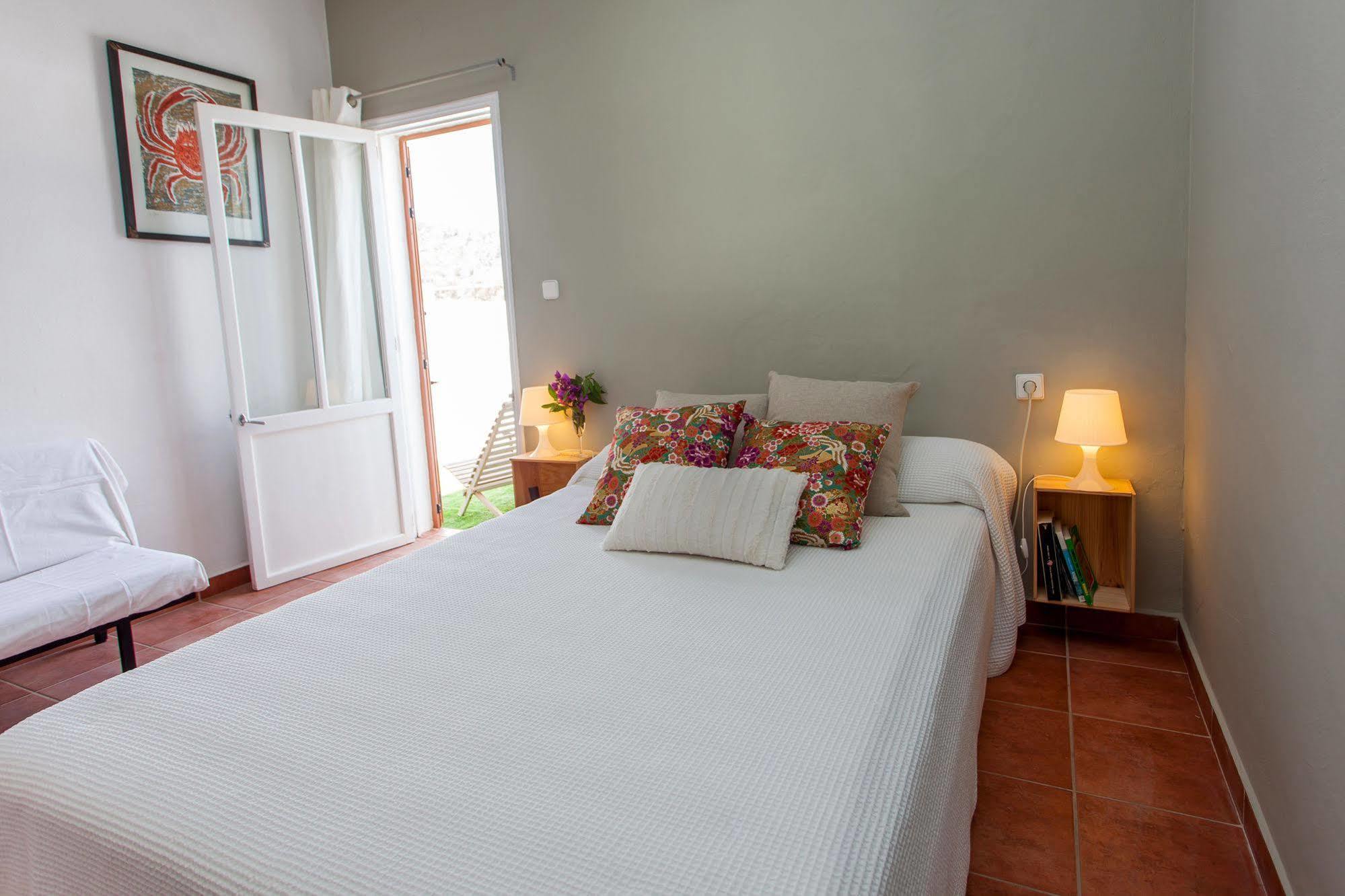Cosmos Grand Hostal Sant Francesc de s'Estany Esterno foto